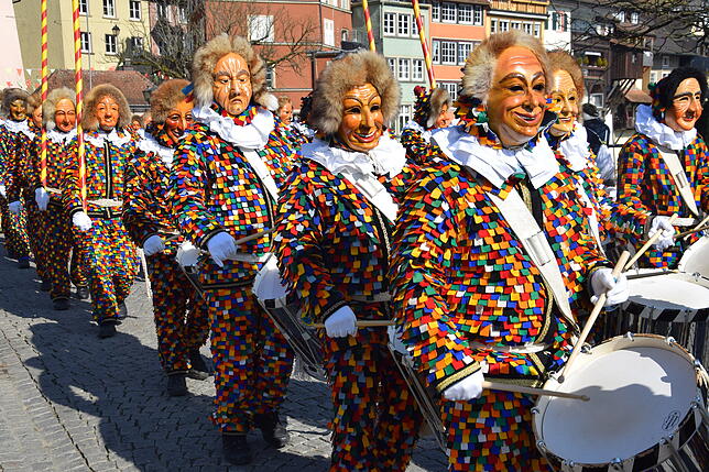 Bild 21: Narrolauf in Laufenburg 2025: Diese Bilder zeigen den farbenprächtigsten Umzug des Jahres!