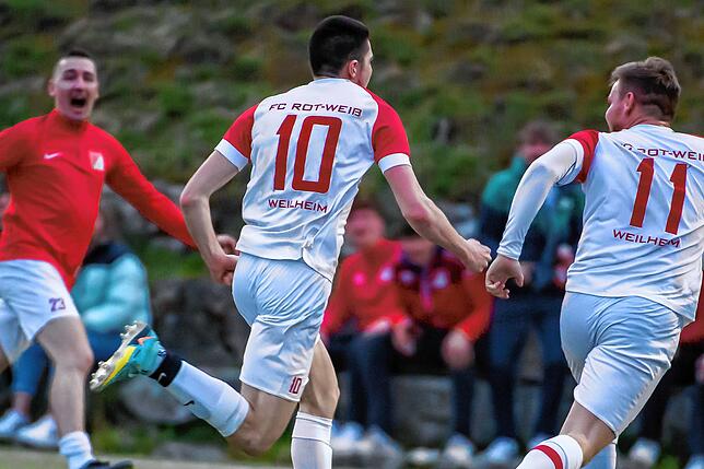 Bild 3: FC Rot-Weiß Weilheim kommt beim 3:2 gegen den SV Buch zum ersten Saisonsieg &ndash; und wir haben Bilder!