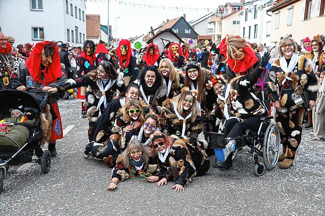 Bild 17: So bunt war der große Umzug beim Seenarrentreffen in Allensbach 2024 &ndash; Teil 3