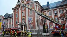 Objekt der Hauptübung der Freiwilligen Feuerwehr Meersburg war das Neue Schloss. Hier wurden Menschen mit der großen Drehleiter aus den ...