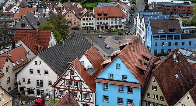 Über den Dächern von Meßkirch: Aber was spielt sich hinter den Fenstern und Türen ab? Mit dieser Frage beschäftigt sich unsere neue Serie.