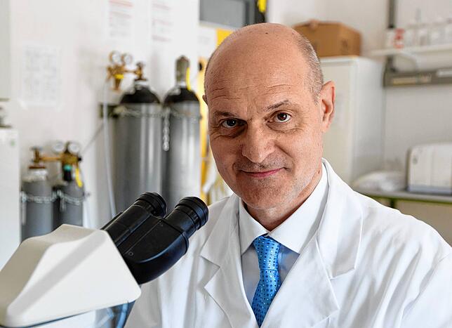 Prof. Peter Kremsner, Infektiologe und Leiter des Instituts für Tropenmedizin am Uniklinikum Tübingen, leitet die wissenschaftliche ...
