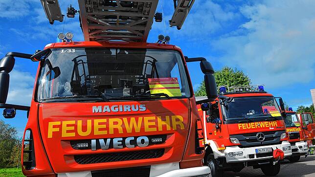 Die Feuerwehrfahrzeuge gehören zum beweglichen Vermögen der Stadt. Auch sie müssen unterhalten und gewartet werden. Wegen der aktuellen ...