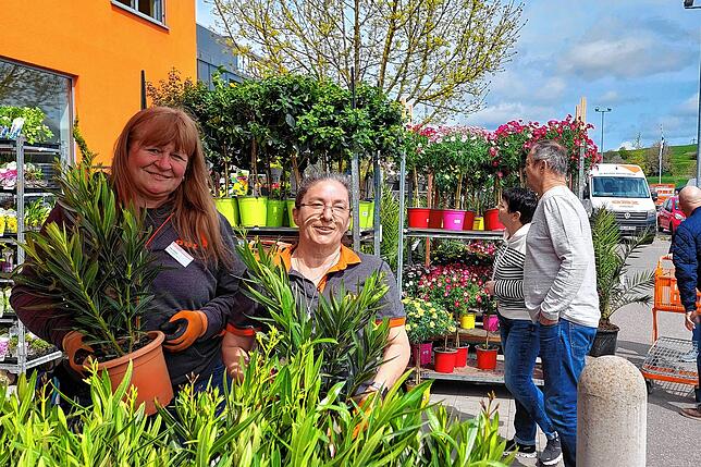Im Seeparkcenter hatte der Bau- und Heimwerkermarkt Obi seine Türen geöffnet. Der Parkplatz füllte sich ab 13 Uhr zusehends und die ...