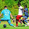 Am ersten Spieltag der Verbandsliga-Saison 2024/2025 gelang dem SC Pfullendorf (weiß) ein Punktgewinn beim ESV Südstern Singen.