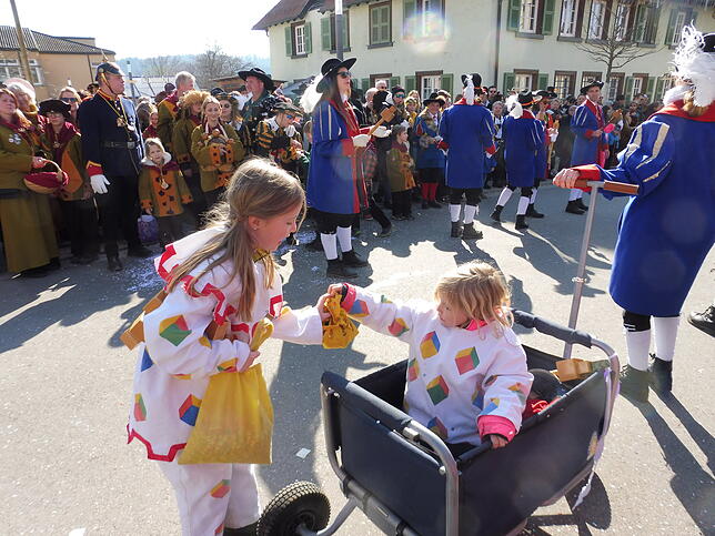 Bild 21: Närrisches Spektakel zum Fasnet-Sunntig-Umzug 2025