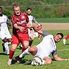 Im Endspiel lieferten sich der FV Walbertsweiler-Rengetsweiler (rote Trikots) und der Türkische SV Konstanz ein intensives Spiel, das ...