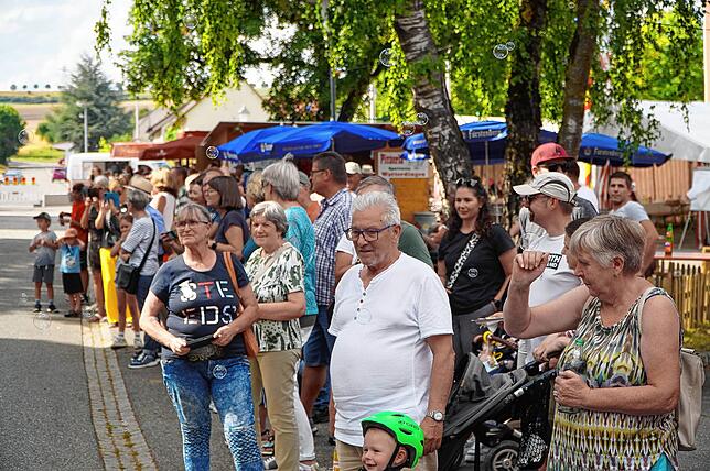 Bild 19: Ausgelassene Stimmung bei dem Dorffest in Tengen-Watterdingen