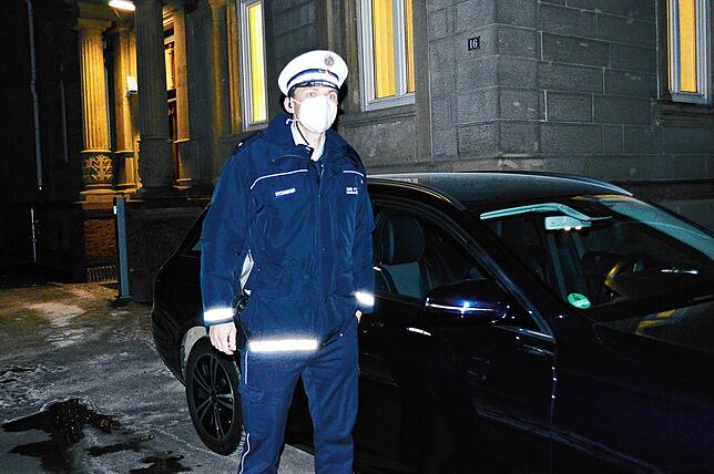 Bevor es auf Streife durch die Überlinger Innenstadt geht: Stephan Stitzenberger, Leiter des Überlinger Polizeireviers, ist gespannt, ...
