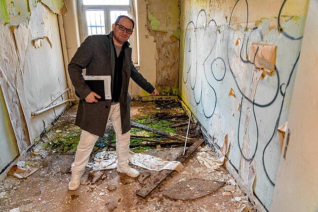 Architekt Andreas Flöß hat einen Pilz im Moos entdeckt.