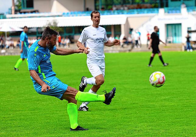 Bild 24: Ü40-Männer des FC Radolfzell stehen nach 6:0 gegen Pfaffenweiler/Ehrenkirchen im Verbandspokalfinale