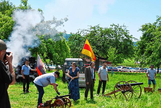 Bild 2: Bilder vom Einweihungsfest der Klettgau-Halle in Geisßlingen