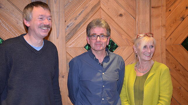 Das Bild zeigt von links nach rechts den ersten Vorsitzenden Jens Buckenberger, Schatzmeister Jürgen Beck und Schriftführerin Brigitte ...