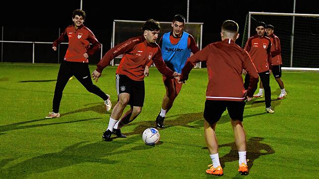 Vollgas im Training: Die A-Junioren des FC Tiengen 08 sind heiß aufs Halbfinale im Südbaden-Pokal gegen den Verbandsliga-Spitzenreiter ...