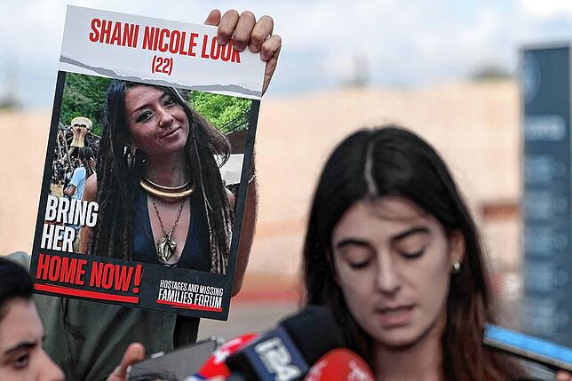Die Cousine von Shani Louk spricht nach einem Treffen mit Israels Premier Netanjahu mit Journalisten