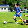 Ewattingens Tiziano Rossi (links) steuerte zwei Treffer zum Sieg des Titelfavoriten beim FC Gutmadingen II bei.