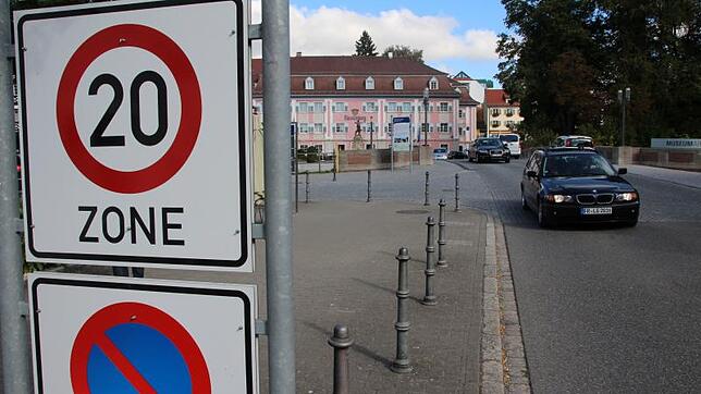 Eine größere Tempo-20-Zone und die Einbahnstraße an der Stadtkirche sorgen aktuell für reichlich Diskussionen. Während "Wir für Donau" ...
