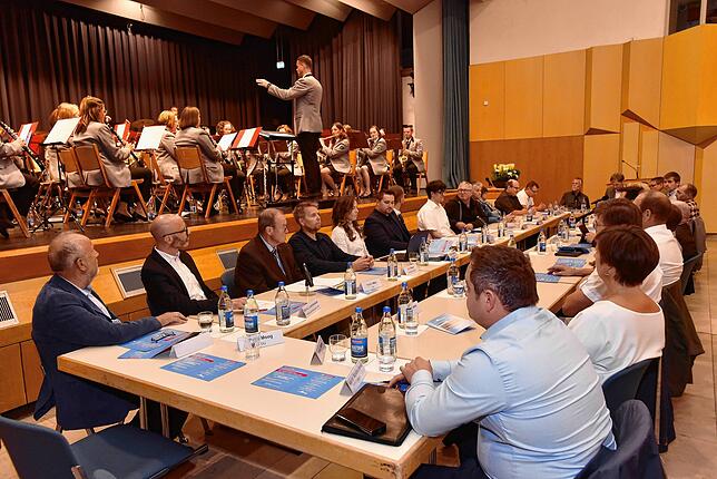 Bild 8: Viele kommen zur offiziellen Amtseinführung von Hüfingens Bürgermeister Patrick Haas