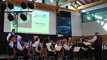 Der Musikverein Oberhof unter der Leitung von Josef Klein macht bei seinem Jahreskonzert eine musikalische Reise in die Lüfte und ins ...