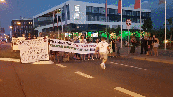 Bild : Klima-Ärger: Deshalb blockierte Extinction Rebellion die Straße vorm Bodenseeforum
