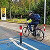 Am Donnerstag stand er wieder. Der Poller auf der Fahrradstraße in Petershausen ist am Mittwochabend umgefahren worden, nachdem es lange ...