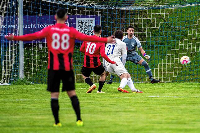 Bild 14: FSV Rheinfelden gewinnt beim FC Erzingen mit 6:1 &ndash; und wir haben Bilder!