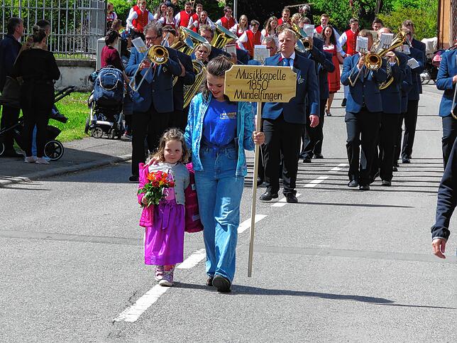 Bild 5: Festzumzug als Höhepunkt des viertägigen Jubiläumsfestes der Harmonie Gutmadingen