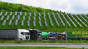 Die Anlage im Kaitle mit 7,5 Hektar zählt bereits in die PV-Rechnung der Stadt Waldshut-Tiengen. In den nächsten Jahren sollen auf ...