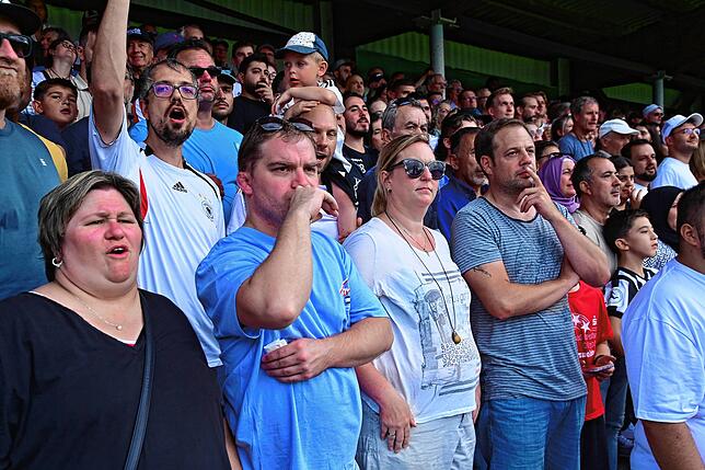 Bild 20: Pokalspiel  gegen Heidenheim: Fans feiern FC 08 Villingen trotz Niederlage