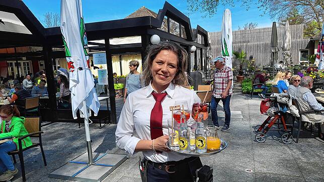 Andy Riedle hat schon in diversen Restaurants auf der Reichenau und in Konstanz gearbeitet. Mittlerweile ist die Mutter einer kleinen ...