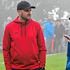 Wiedersehen ohne Nebel: Beim Abbruch in Riedern waren sich die Trainer Michael Gallmann (Mitte) vom FC Schlüchttal und Philip Brandl von ...
