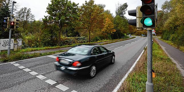Wie kommen die künftigen Erholungssuchenden auf den Bettenberg? Die Ampel in der Nähe des Kreisverkehrs kurz nach Ortsausgang ...