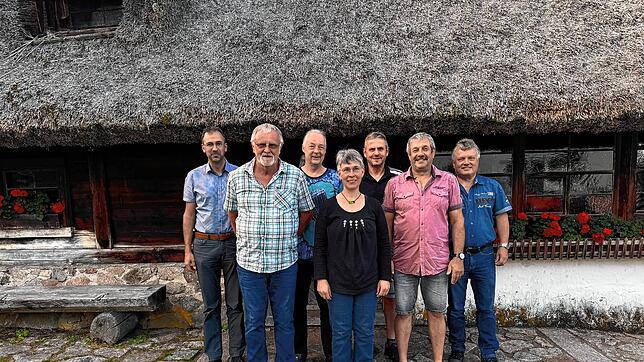 Der Ortschaftsrat mit Bürgermeister Christian Dröse. Weiter (von links): Roland Biehler, Dirk Bürklin, Beatrix Stoll, Martin Booz, Klaus ...