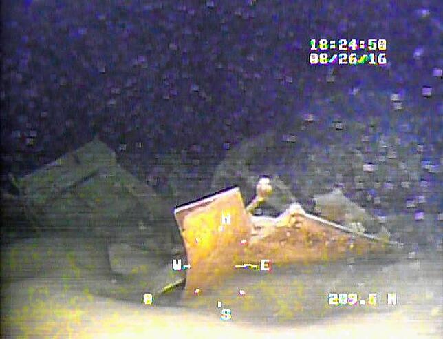 Neben dem linken Motor findet Frauenfelder nur noch wenige kleinere Trümmerteile.