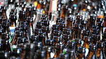 Leergut hat aktuell in Deutschland mit 8 Cent je Flasche und in Österreich mit 20 Cent je Flasche unterschiedliche Pfandwerte.
