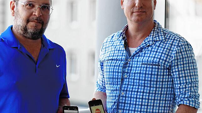 Mike Grutschnig und Georg Schwarz (von links) haben die Sicherheits-App OpenEyez entwickelt.