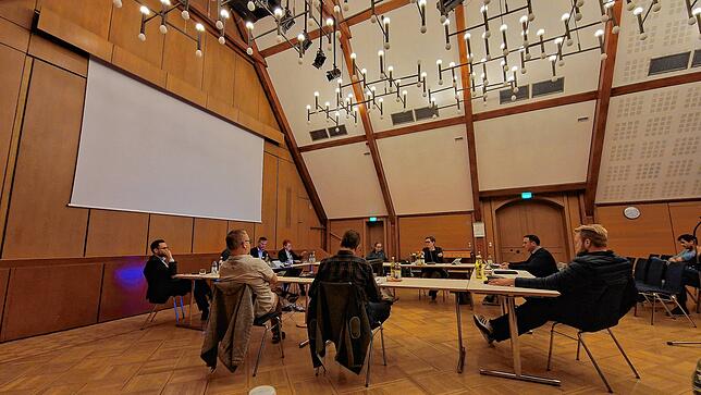 Der Ortschaftsrat Kippenhausen hat im Sitzungssaal des Immenstaader Rathauses gegen seine eigene Abschaffung votiert.