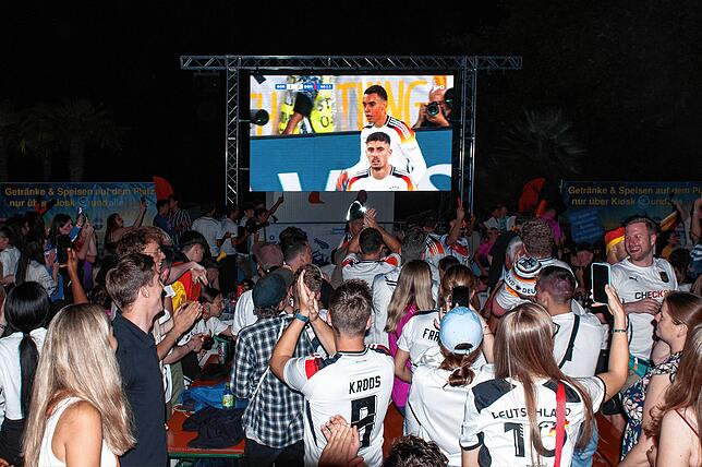 Bild 17: Jubel-Fotos vom Public Viewing: So feiert Überlingen den Achtelfinalsieg (2/2)
