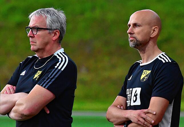 Kritisches Trainerteam: Thomas Sachs (links) und Simon Niesner beobachten ihr Team genau, um die richtigen Schlüsse zu ziehen.