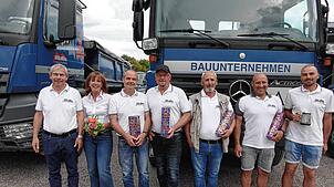 Ehrungen treuer Mitarbeiter: Gabi und Jörg Gugelberger, Steffen Zimmermann, Jürgen Wetzstein, Ali Baysal, Thomas Mutter und Marco ...
