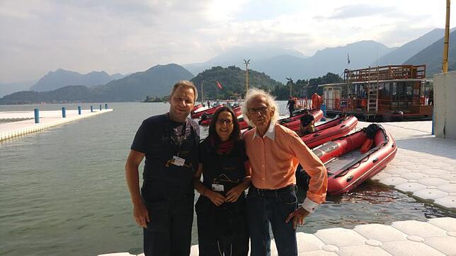 Die Malerin Elena Romanzin, ihr Mann Frank von Düsterlho (links) zusammen mit Christo (rechts) Bild: Privat