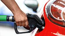 Tanken ist wieder teurer geworden, für einen Liter Benzin müssen Autofahrer bis zu zwei Euro zahlen.