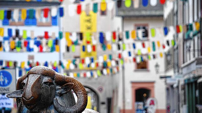Noch hängen die bunten Wimpel in der Kaiserstraße nicht, doch die Vorbereitungen auf das Hochrhein-Narrentreffen in Waldshut laufen bereits.