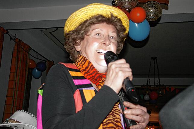 Bild 10: Gasthaus in Aftholderberg im Zeichen der Cowgirls – Schunkeln und Mitsingen beim Weiberball!