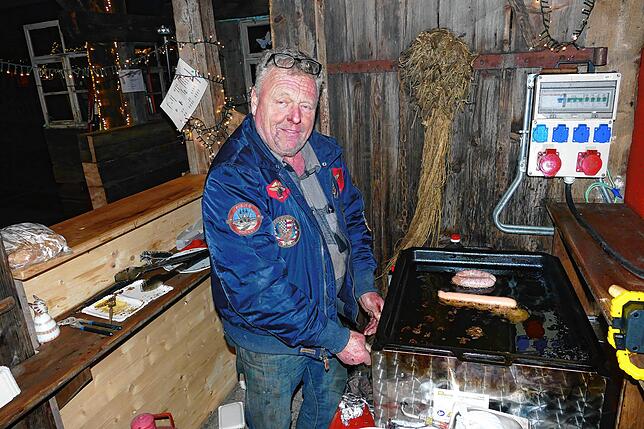 Bild 3: Gäste feiern Après-Ski-Party im Gasthaus „Löwen“ zur Musik von DJ Aleks. Hüttengaudi ist ein Hit.