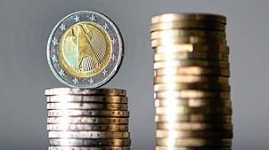 (Symbolbild) Über 17 Millionen Euro kann sich der Konstanzer Kreistag freuen. So viel Geld ist aus den Haushalten 2023 und 2024 übrig.