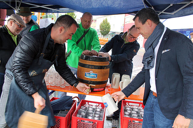 Bild 28: Beim Blumberger Straßenfest war die Stimmung trotz des Regenwetters gut