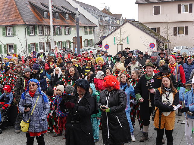 Bild 16: Bilder vom Schmotzigen in Hilzingen: Fasnacht 2025 mit buntem Treiben!