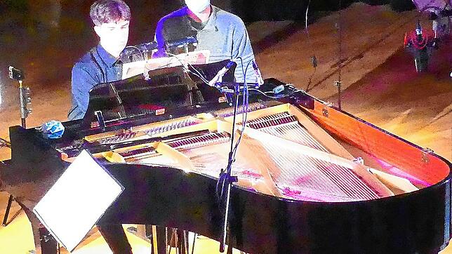 Klassische Akzente werden beim Bergstadtsommer in der Furtwanger Festhalle gesetzt. Hier interpretieren der junge Pianist Linus Dönneweg ...