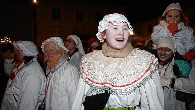 Bild 15: Schmotziger Dunschtig: Ho Narro! Im Schlafgewand geht&lsquo;s durch die Altstadt